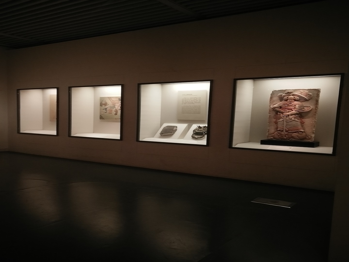 供应展柜(图1)